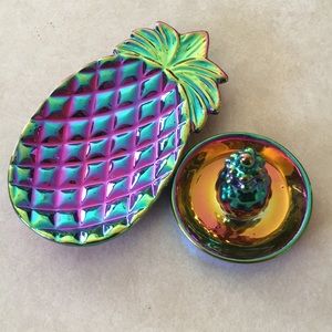 Trinket tray and ring tray.